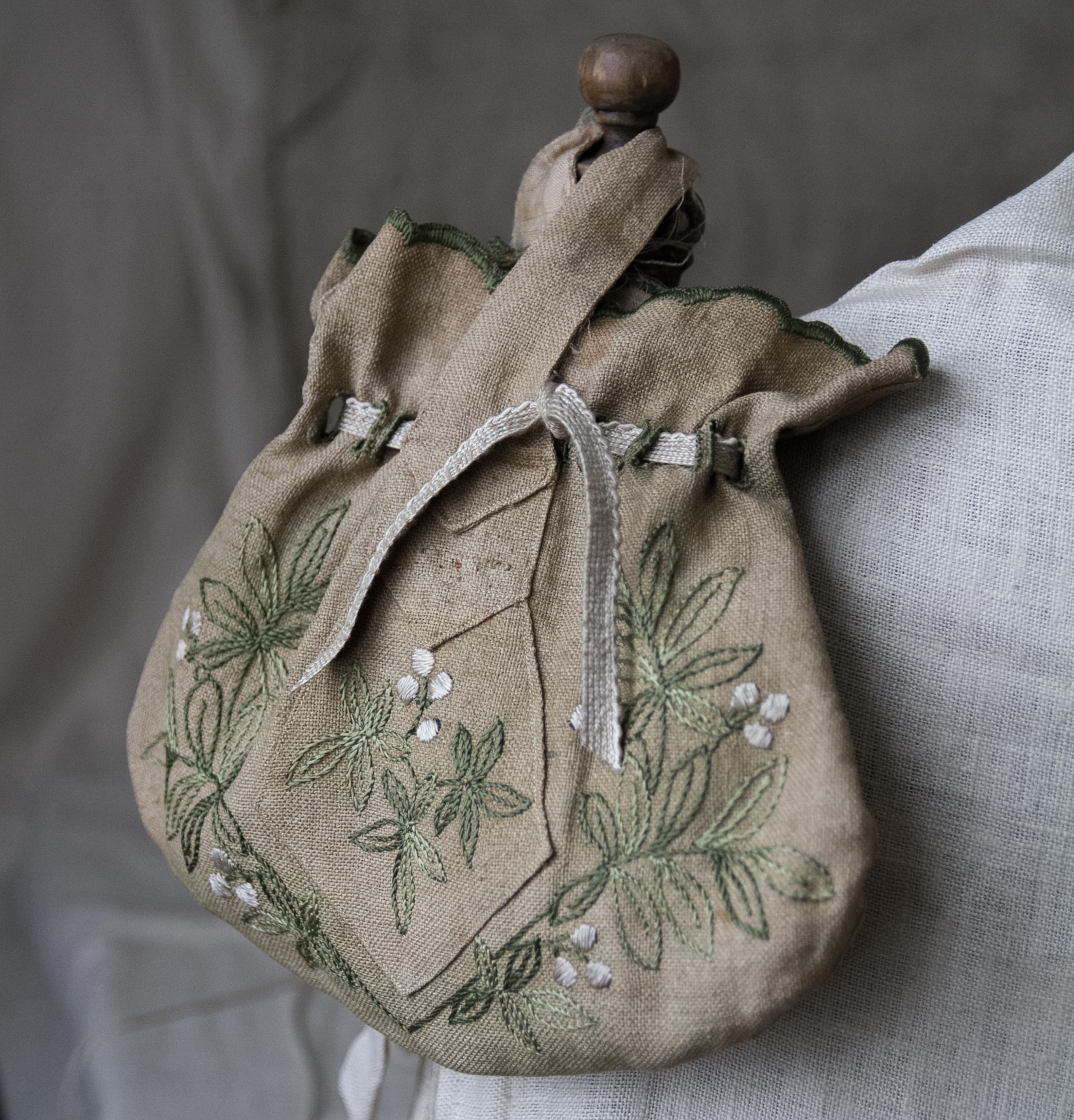 Vintage Embroidered Linen Purse